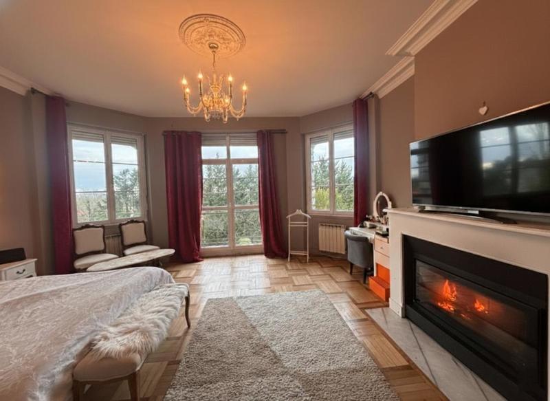 Demeure - 435 m² - 13 pièces