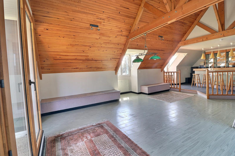 Propriété - 220 m² - 8 pièces