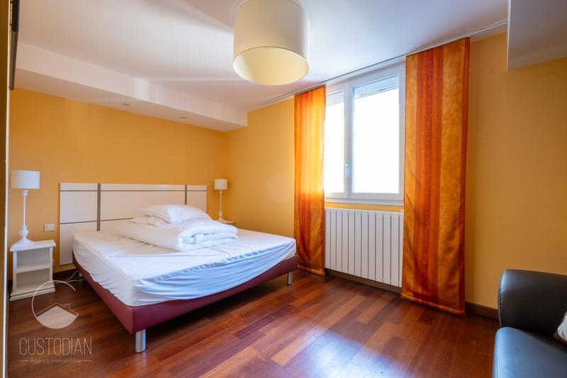 Maison - 650 m² - 15 pièces