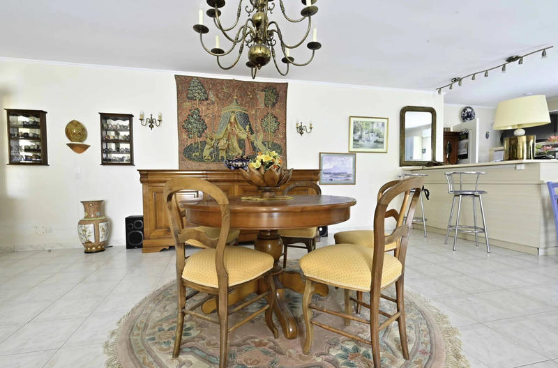 Maison - 184 m² - 8 pièces