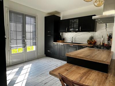 Maison - 170 m² - 8 pièces