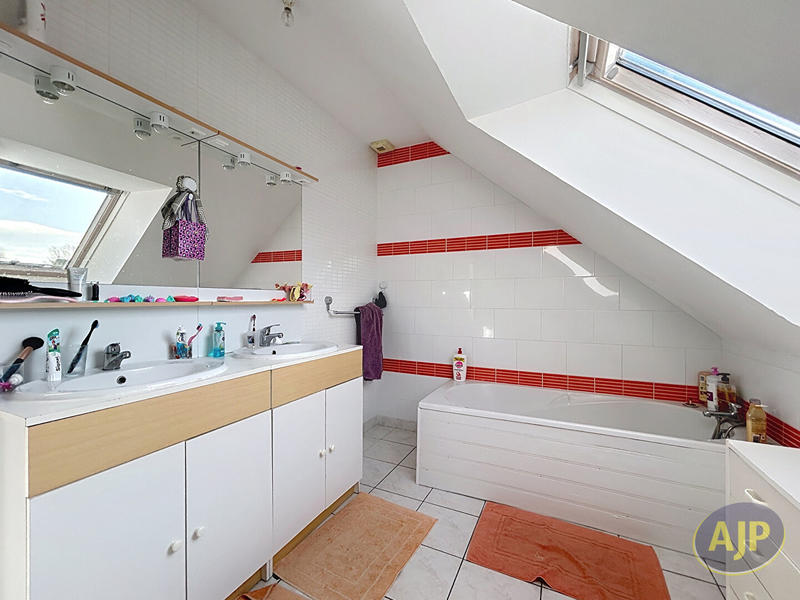 Maison - 87 m² - 5 pièces