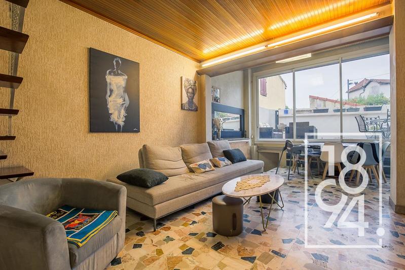 Maison - 240 m² - 9 pièces