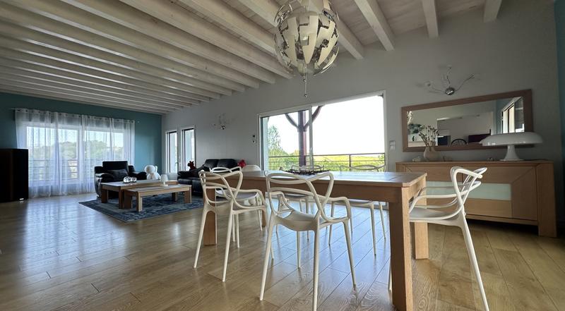 Maison - 220 m² - 7 pièces