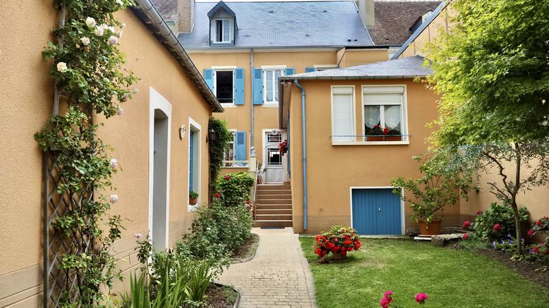 Maison - 245 m² - 11 pièces