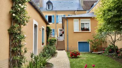 Maison - 245 m² - 11 pièces