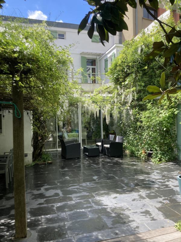 Maison - 260 m² - 10 pièces