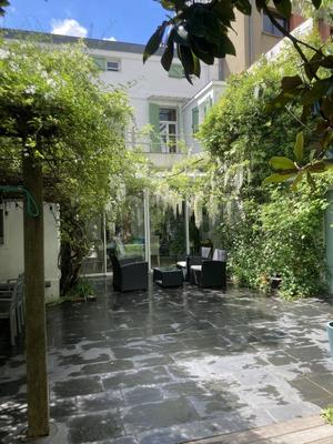 Maison - 260 m² - 10 pièces