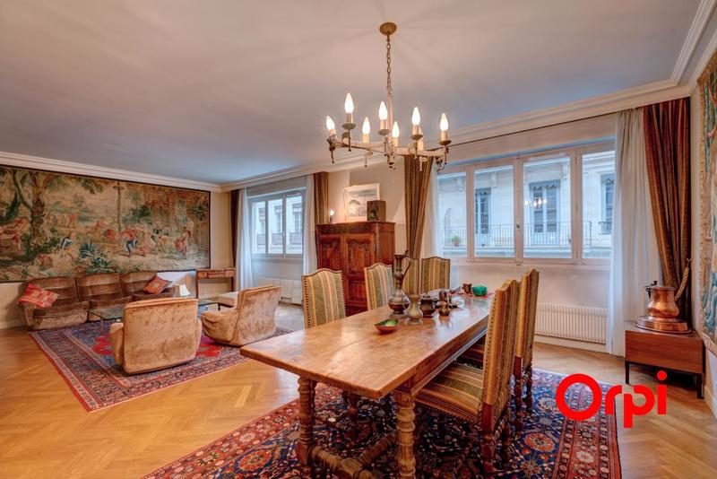 Appartement - 152 m² - 6 pièces