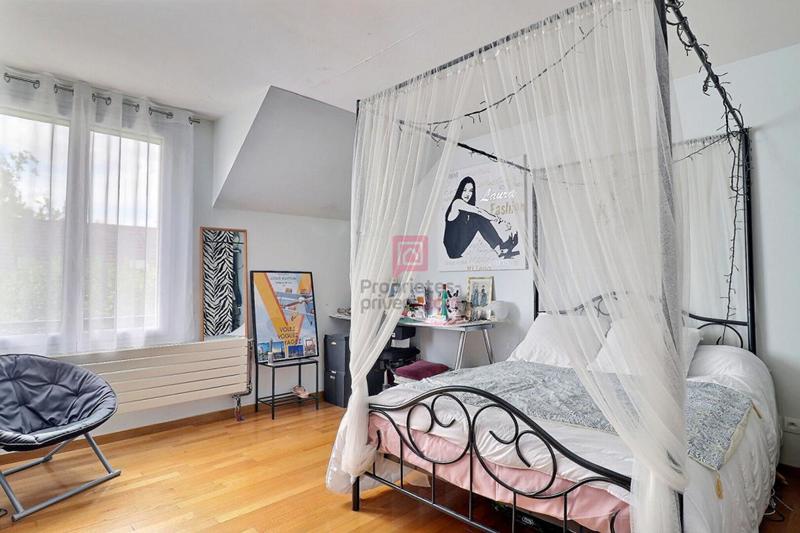 Maison - 250 m² - 10 pièces