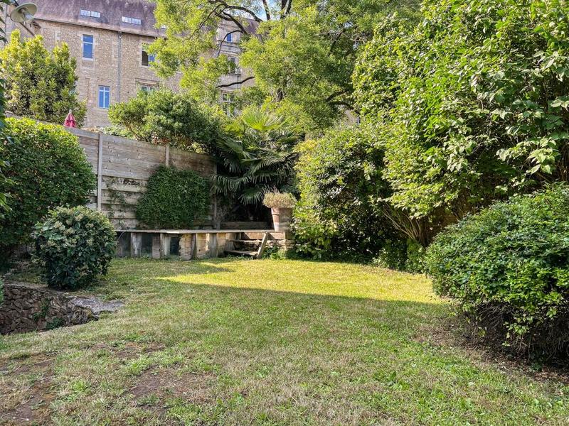 Maison - 245 m² - 10 pièces