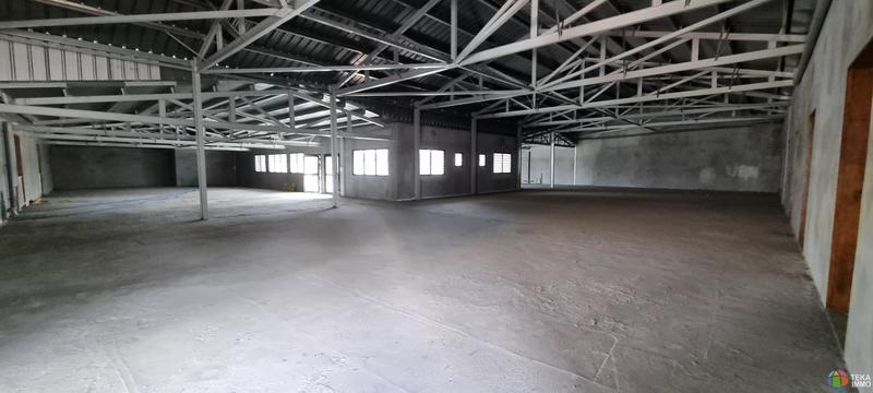 Local commercial - 900 m² - 1 pièce