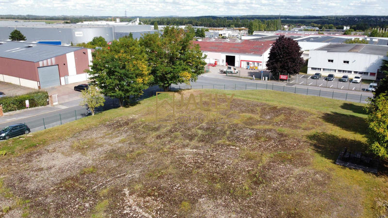 Terrain commercial - 2 331 m²