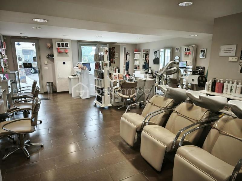 Beauté / Bien-être - 83 m²