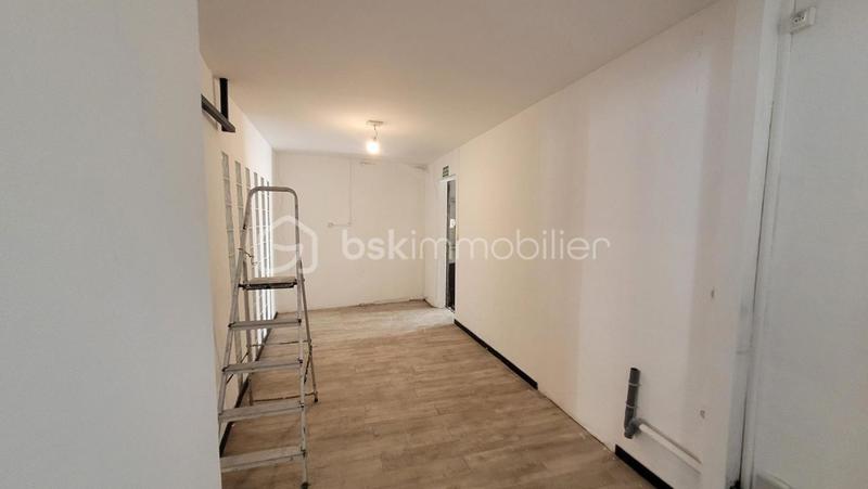 Local commercial - 140 m² - 6 pièces