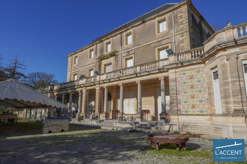 Château - 3 038 m² - 55 pièces