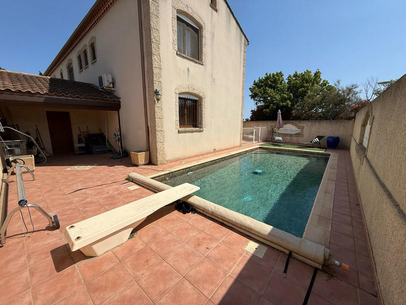 Maison - 230 m² - 8 pièces