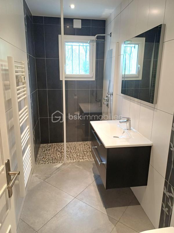 Maison - 243 m² - 8 pièces