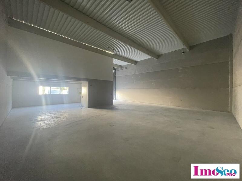 Local d'activité / Entrepôt - 224 m²