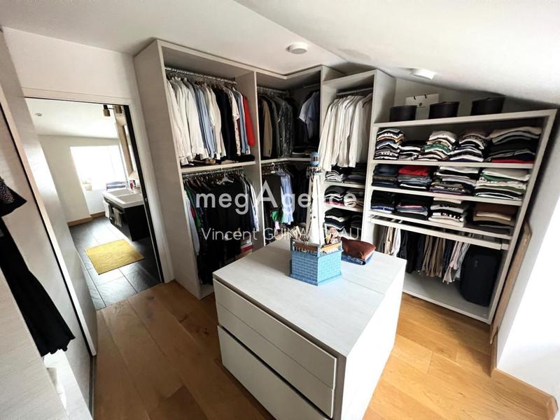 Maison - 208 m² - 9 pièces