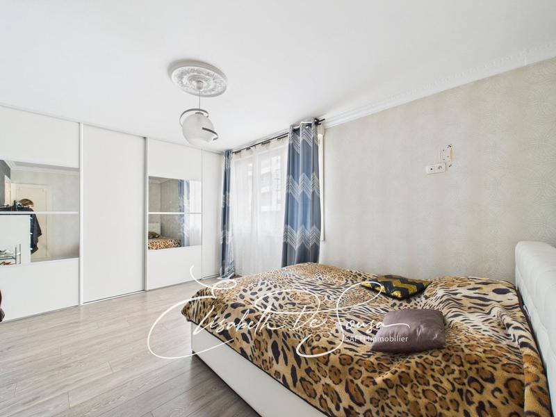 Maison - 210 m² - 8 pièces