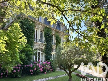 Maison - 232 m² - 9 pièces