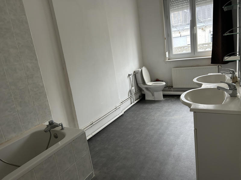 Maison - 235 m² - 10 pièces