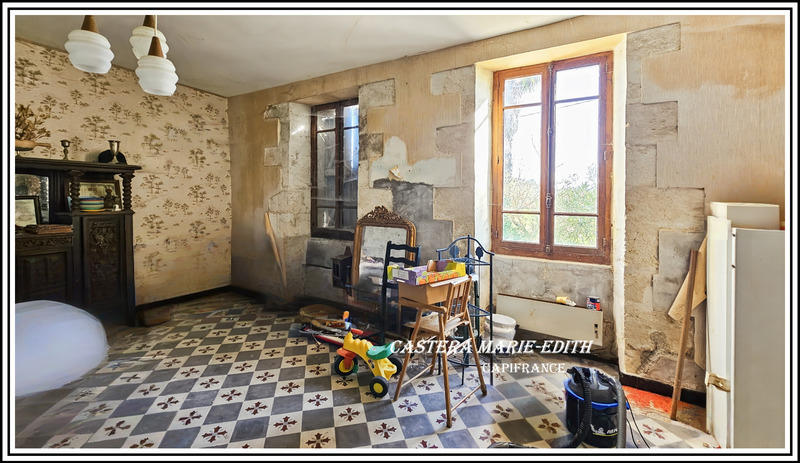 Corps de ferme - 8 000 m² - 7 pièces