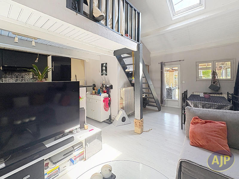 Maison - 226 m² - 7 pièces