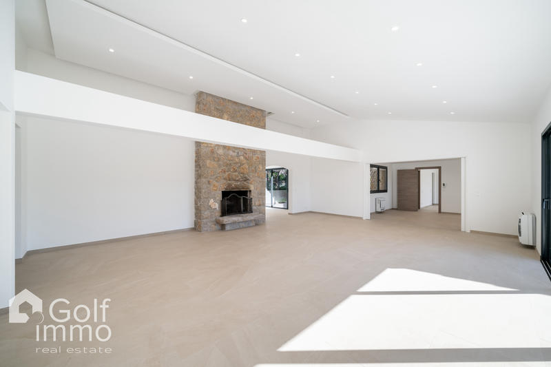 Maison - 300 m² - 8 pièces