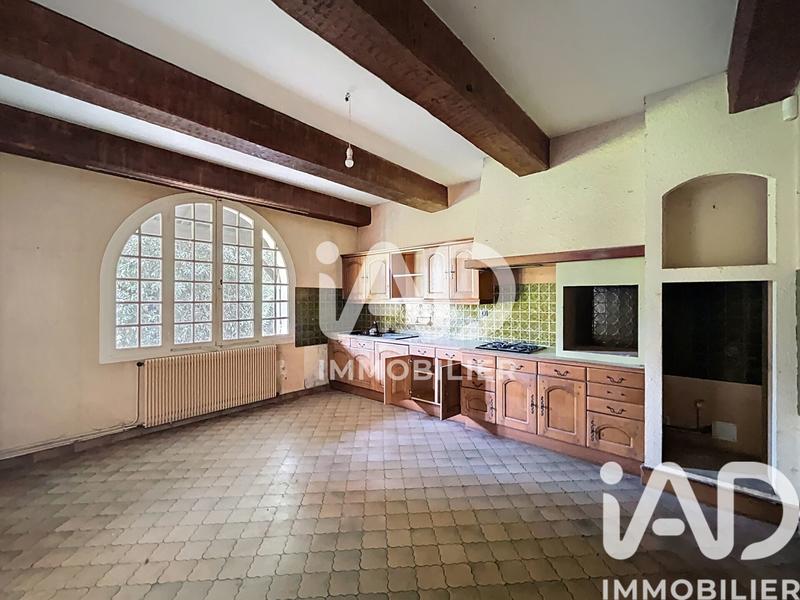 Maison - 305 m² - 8 pièces