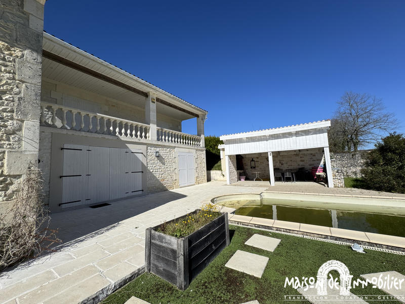 Maison - 253 m² - 7 pièces