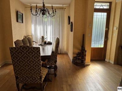 Maison traditionnelle - 140 m² - 8 pièces