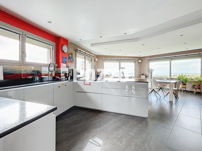 Maison - 292 m² - 10 pièces