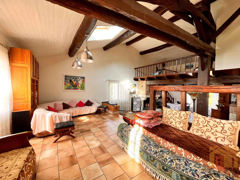 Maison - 267 m² - 10 pièces