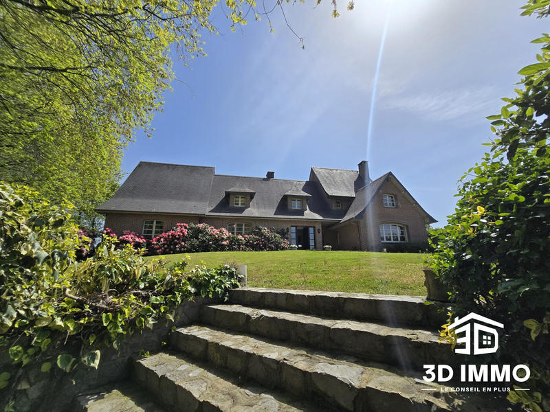 Maison - 275 m² - 12 pièces