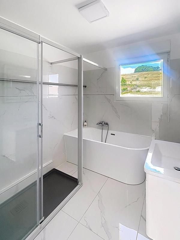 Maison - 216 m² - 8 pièces