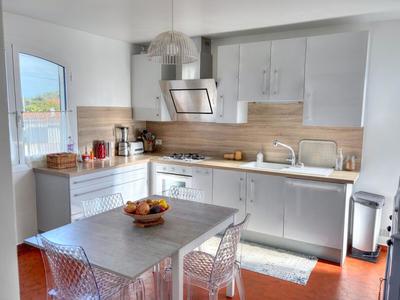 Maison - 220 m² - 8 pièces