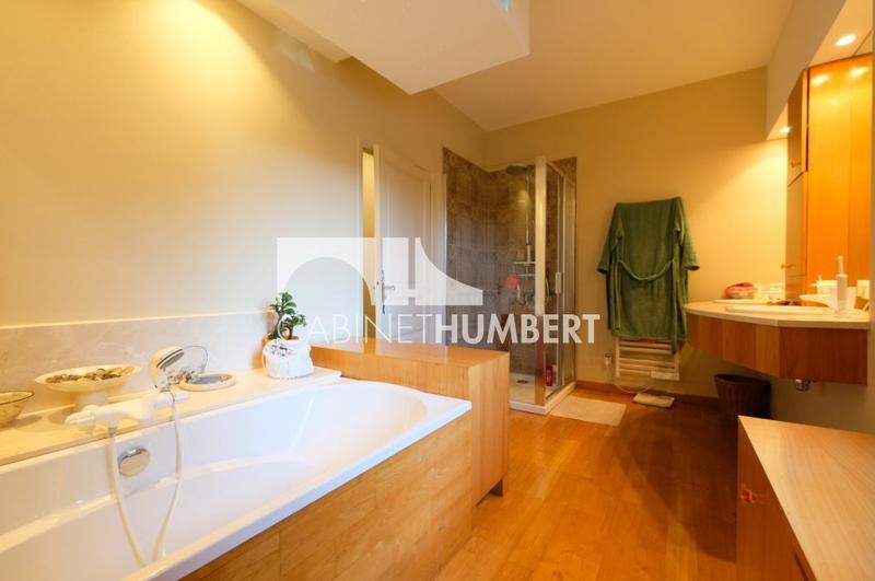 Maison - 214 m² - 7 pièces