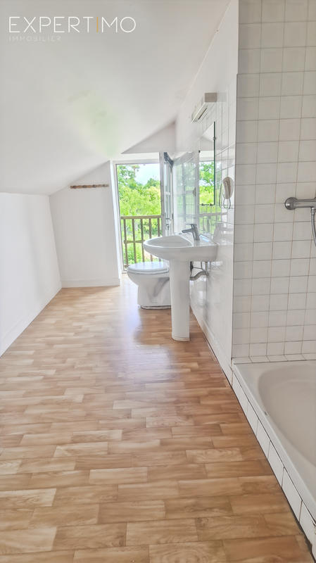 Maison - 90 m² - 7 pièces