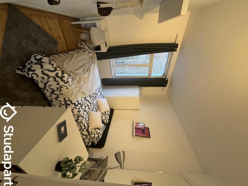 Chambre - 9 m² - 1 pièce