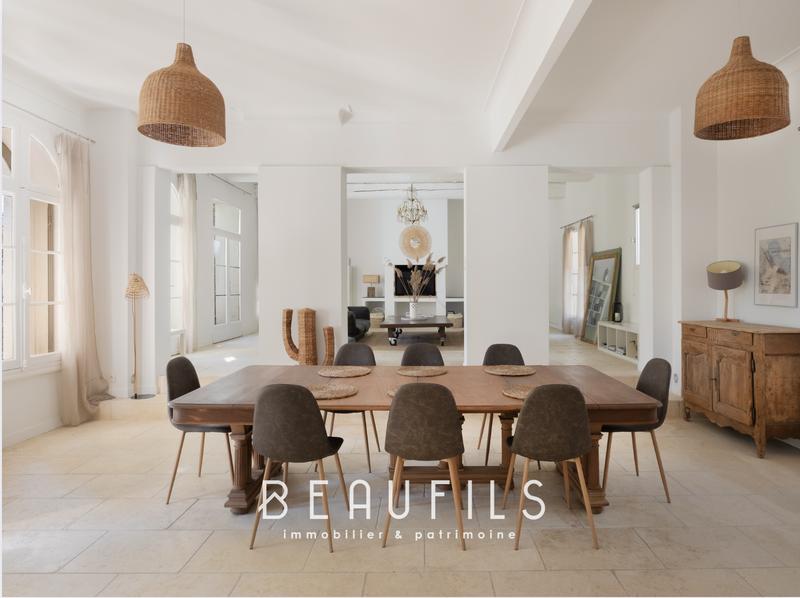 Maison - 245 m² - 8 pièces