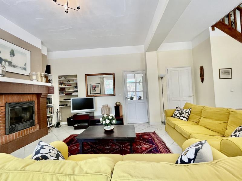 Maison traditionnelle - 236 m² - 9 pièces