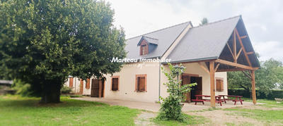 Maison - 275 m² - 9 pièces