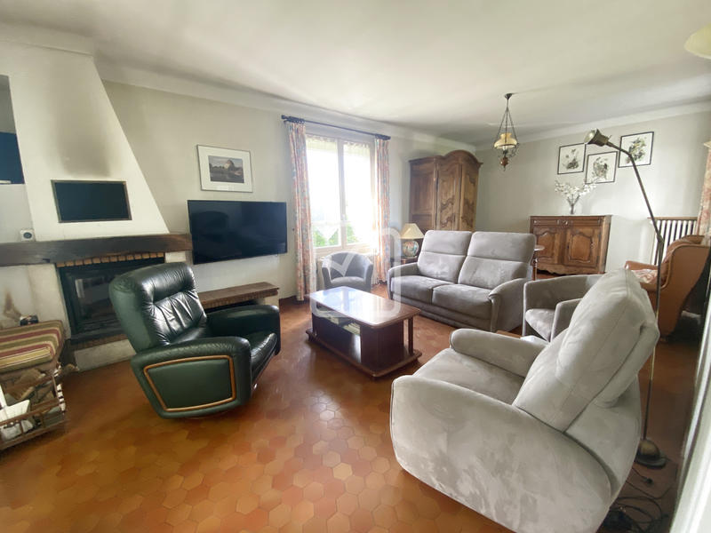 Maison - 168 m² - 9 pièces