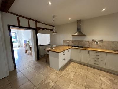 Demeure - 205 m² - 6 pièces