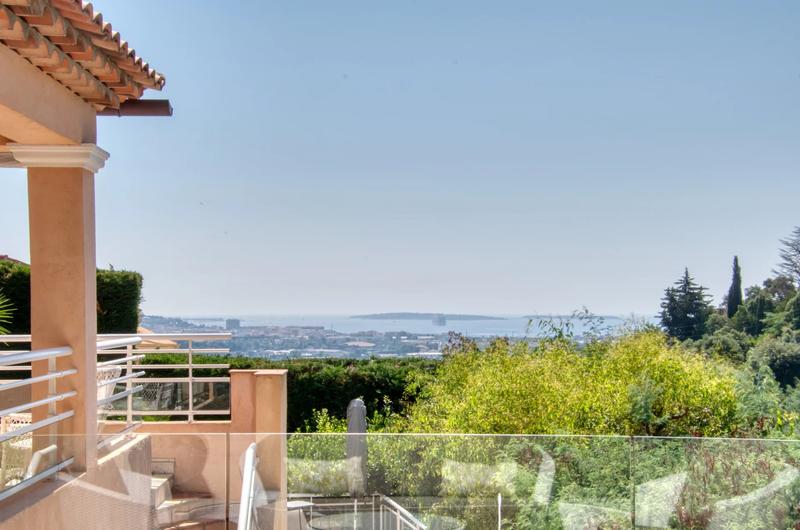 Villa - 221 m² - 5 pièces