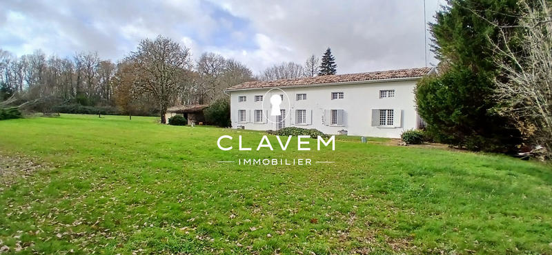 Maison - 310 m² - 13 pièces