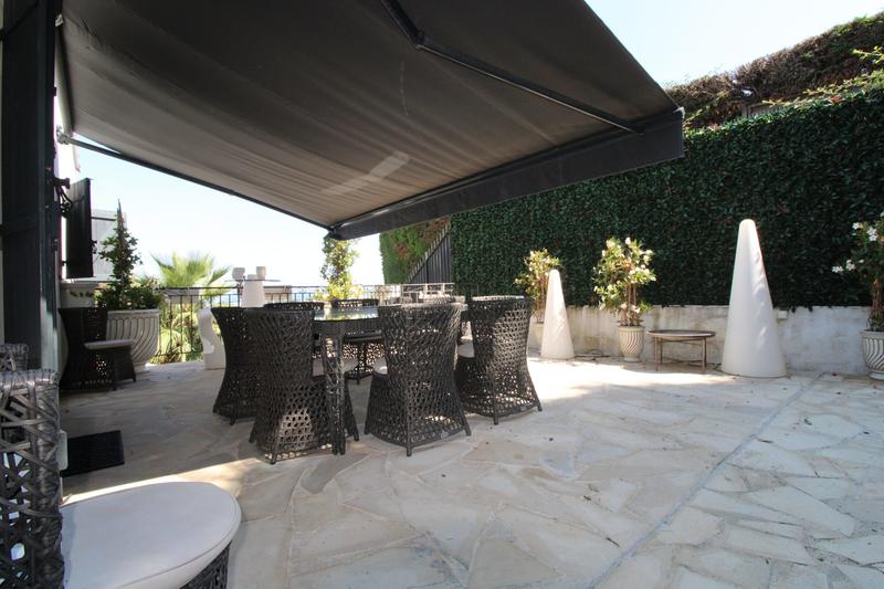 Maison contemporaine - 241 m² - 8 pièces