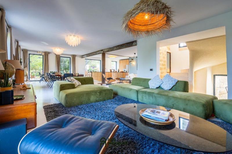 Mas - 300 m² - 10 pièces